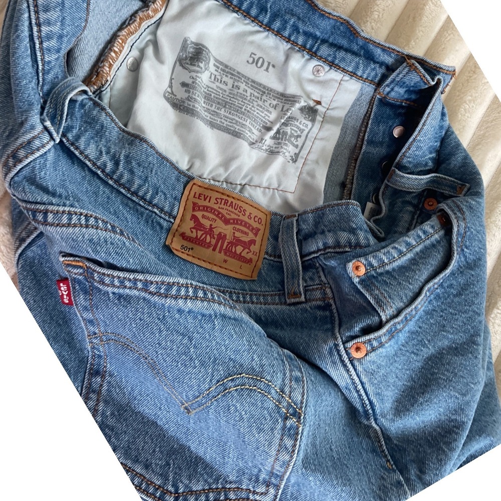 Levis 501 Original High Rise Cut Off Denim Shorts Medium Wash Blue Womens 32 - Picture 7 of 8